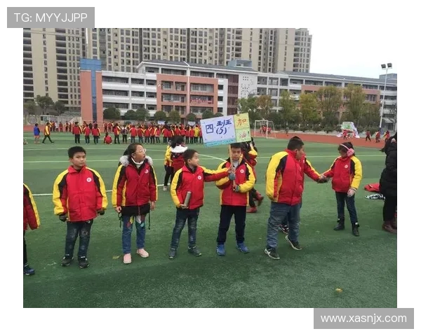 围绕传奇足球明星成长历程的励志故事揭示拼搏精神力量无尽魅力展 围绕传奇足球明星成长历程的励志故事揭示拼搏精神力量无尽魅力展